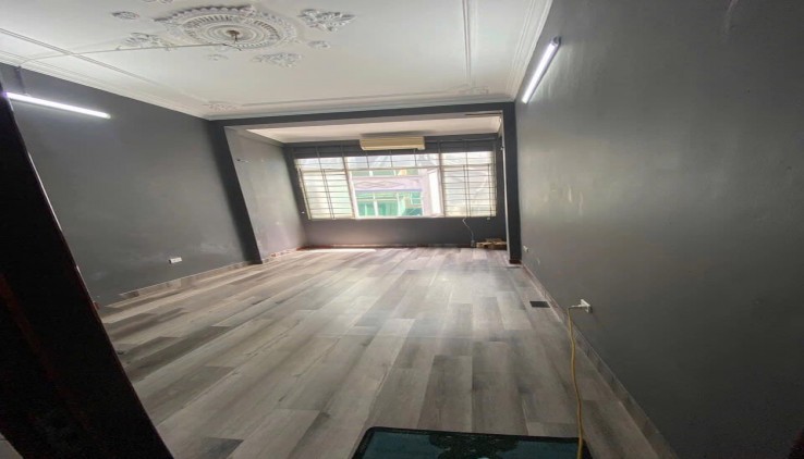 Cho thuê MBKD SALON TÓC, SPA mặt phố An Trạch, Cát Linh, Đống Đa - 32m2 x 6 tầng - 22tr/tháng